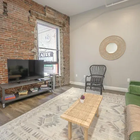 Apartment Flexible Historic Loft Near Common
