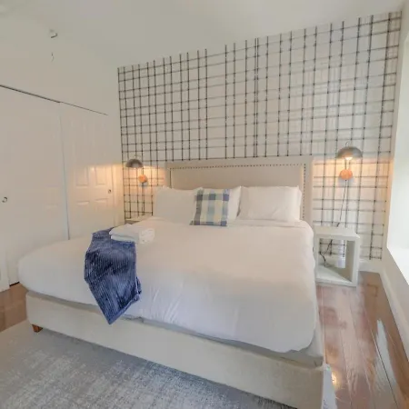 Bright And Bold 2 Bedroom Unit Minutes From The T * Boston