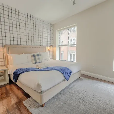 Bright And Bold 2 Bedroom Unit Minutes From The T Boston