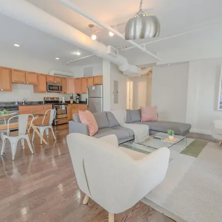 Apartment Bright And Bold 2 Bedroom Unit Minutes From The T *