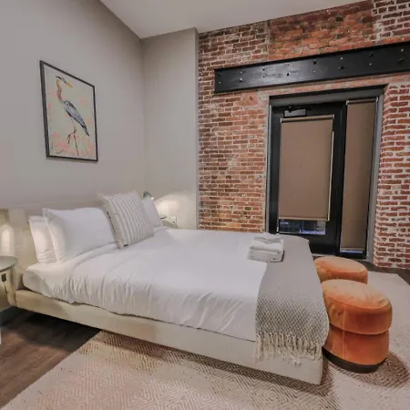 Stylish Downtown 2 Bedroom Boston