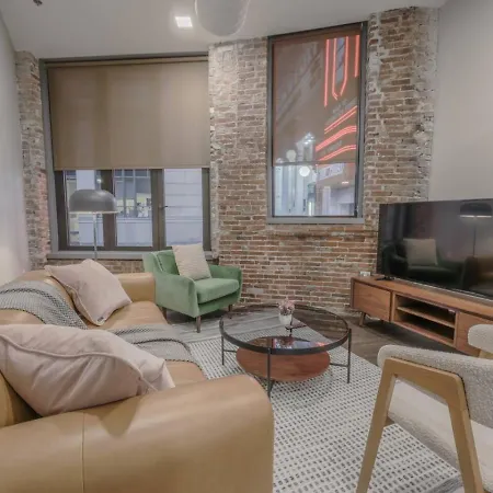 Stylish Downtown 2 Bedroom Apartment