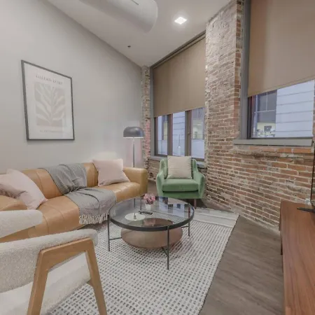 Stylish Downtown 2 Bedroom Boston