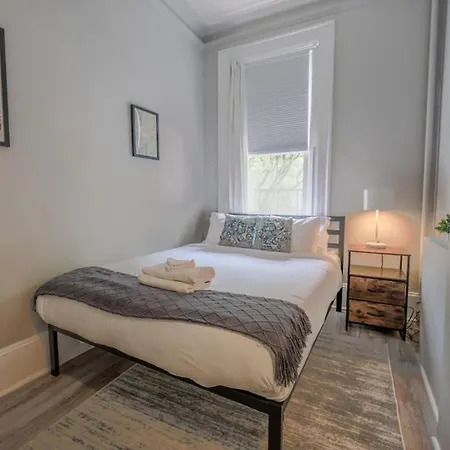 Bright Newbury Street 1 Bedroom Boston