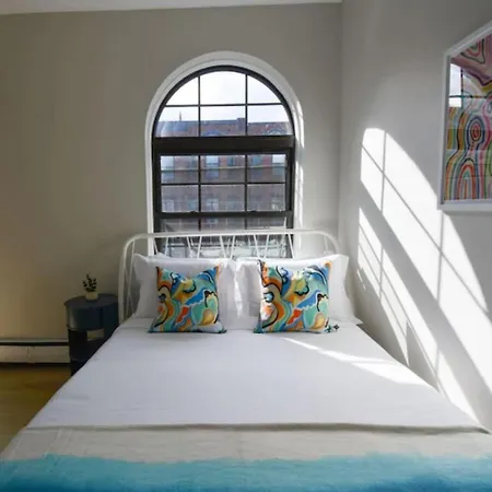 Comfy Back Bay Alcove Apartment