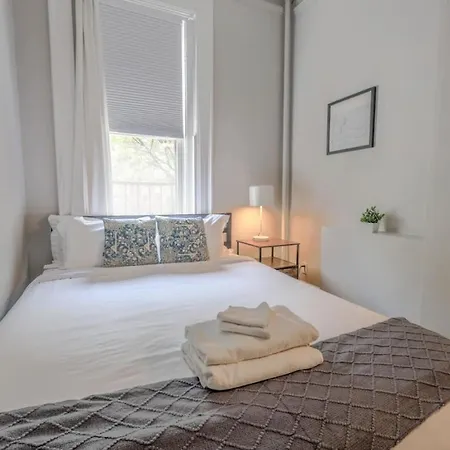Apartment Bright Newbury Street 1 Bedroom *