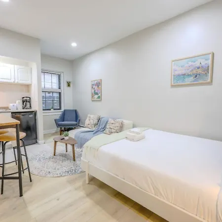 Old Charm Near Back Bay Apartment