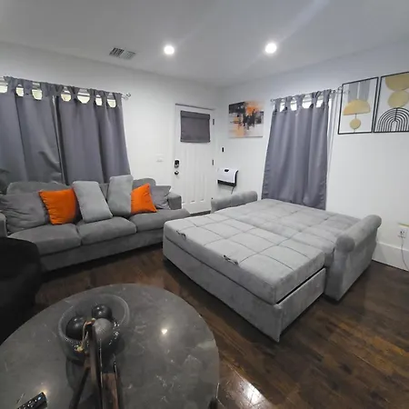 Holiday home Brand New 4br House 20min Downtown *
