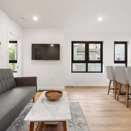Skyline 1br With Views Apartment *
