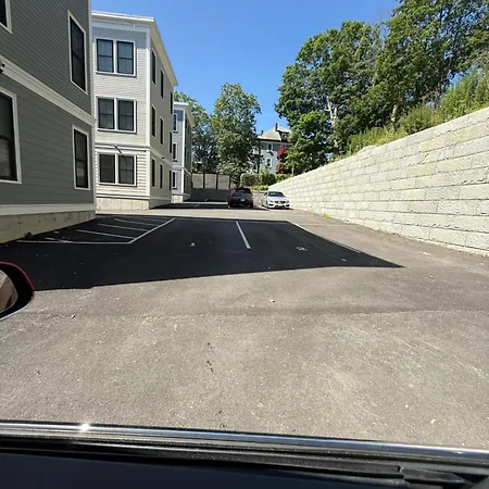 Large Luxury Near Train *