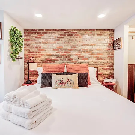 Eagle's Landing - Logan Airport Guest house 3*