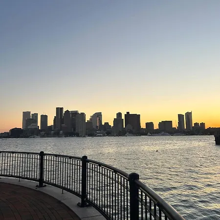 Eagle's Landing - Logan Airport Guest house 3*