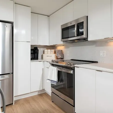 Apartment 2br In Downtown & T-station *