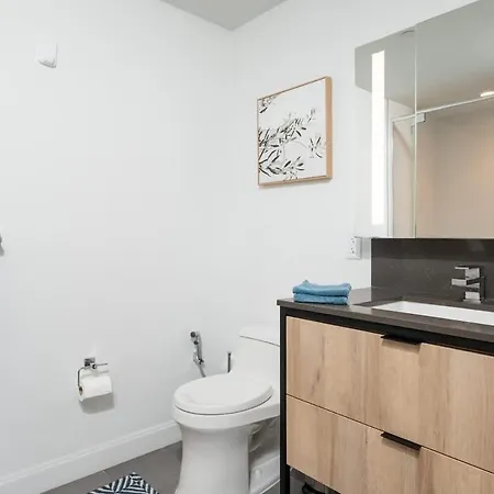 2br In Downtown & T-station *