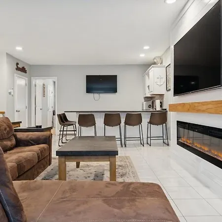 Heart Of Southie - Hot Tub + Walk To Bars Holiday home Boston