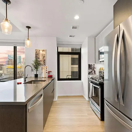 Two-bedroom Family Downtown Pool *