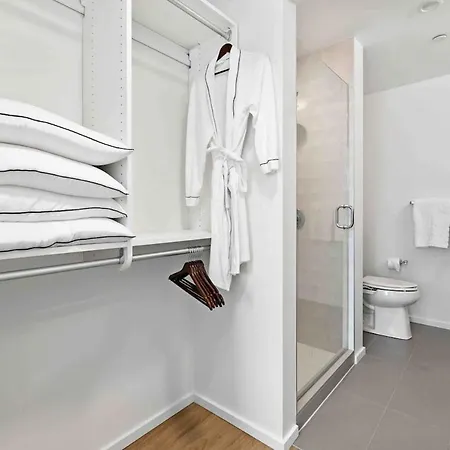 Luxury 2br In Pool Gym Boston