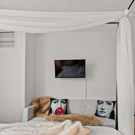 Two-bedroom Family Downtown Pool