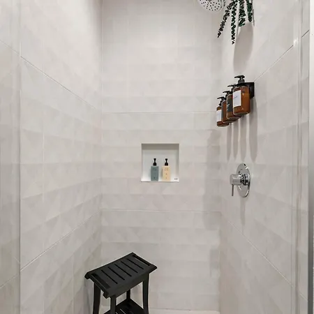 Two-bedroom Family Downtown Pool *