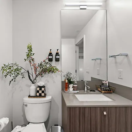 Two-bedroom Family Downtown Pool