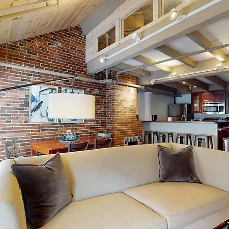 Elegant 2br 009mi Faneuil Hallquincy Market Apartment