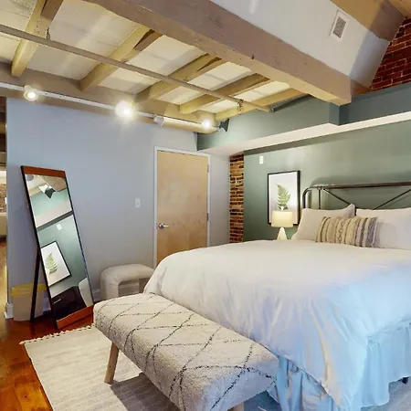 Elegant 2br 009mi Faneuil Hallquincy Market Apartment