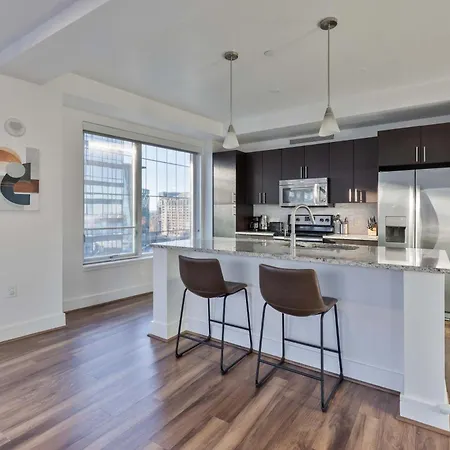Stylish Seaport Near Waterfront Dining & Downtown * Boston