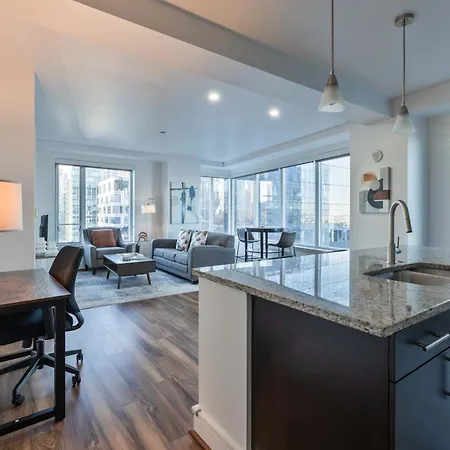 Stylish Seaport Near Waterfront Dining & Downtown Apartment *