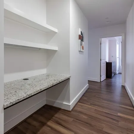 Stylish Seaport Near Waterfront Dining & Downtown Apartment Boston