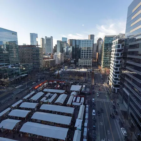 Stylish Seaport Near Waterfront Dining & Downtown Apartment Boston