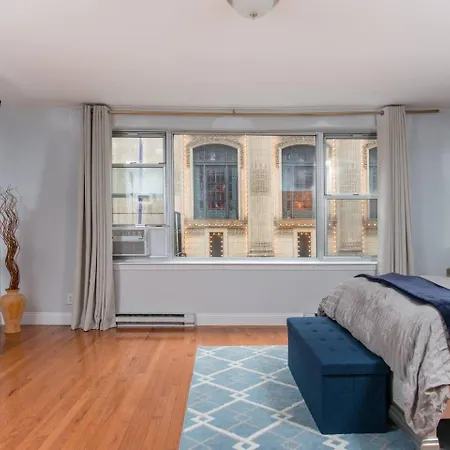 Apartment Downtown Location Famous Nightlife Chinatown With Bed Full Of Promises! *