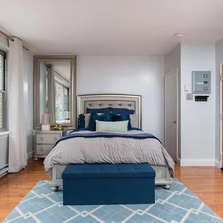 Apartment Downtown Location Famous Nightlife Chinatown With Bed Full Of Promises! Boston