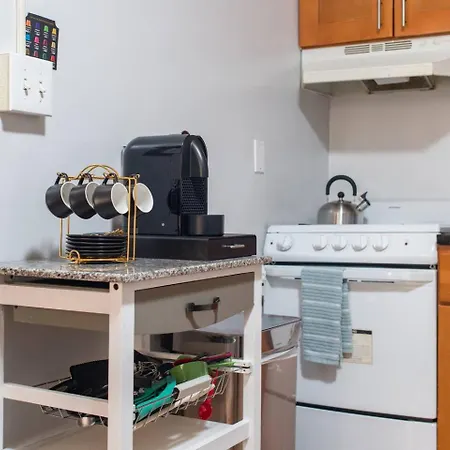 Downtown Location Famous Nightlife Chinatown With Bed Full Of Promises! Apartment