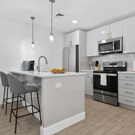Luxury 2br In Near Harvard!
