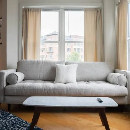 Bright Spacious Fenway Apartment *