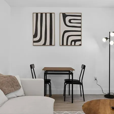 Luxury 2br In Near Harvard!