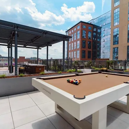 Apartment Seaport Fireplace Gym & Pool Access Boston