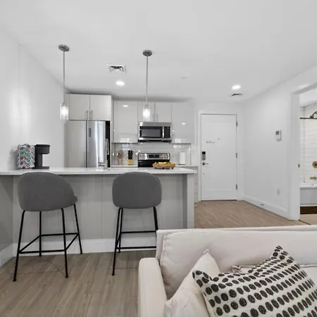 Luxury 2br In Near Harvard! *