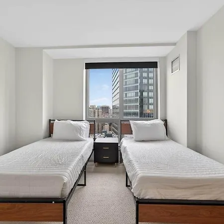 Luxury 2br 2ba Prime Downtown Apartment *