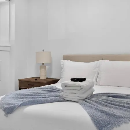 Luxury 2br In Near Harvard!