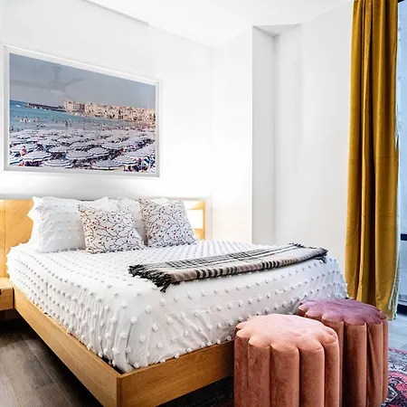 Seaport Fireplace Gym & Pool Access Apartment