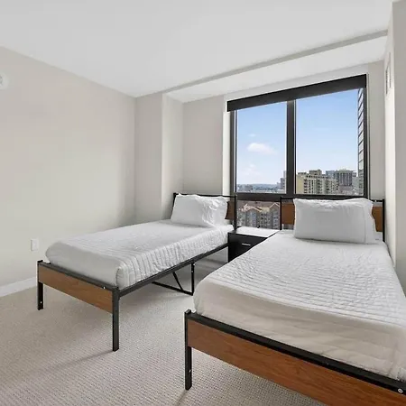 Luxury 2br 2ba Prime Downtown *