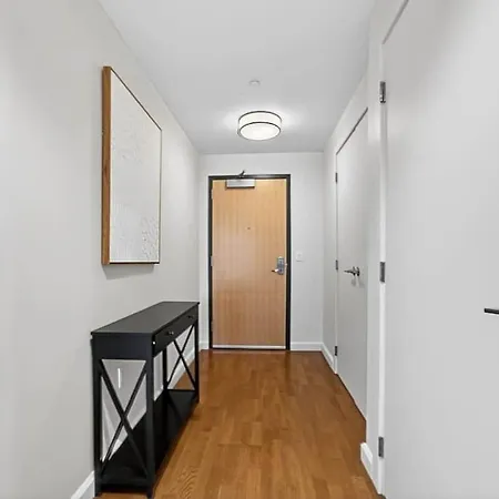 Luxury 2br 2ba Prime Downtown Apartment