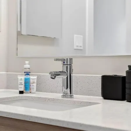 Apartment Luxury 2br 2ba Prime Downtown *
