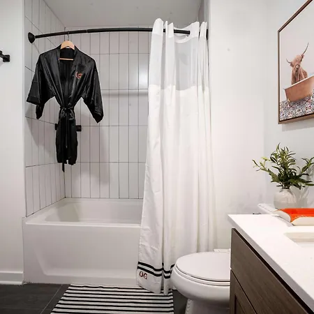 Seaport Fireplace Gym & Pool Access * Boston