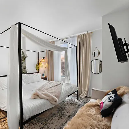 Two-bedroom Family Downtown Pool Apartment *