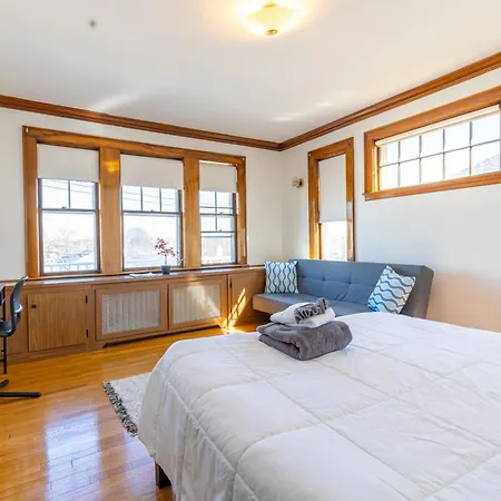 154 Quite & Bright & Spacious In Brighton Homestay *