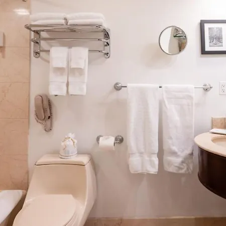 The Lenox Hotel 4*