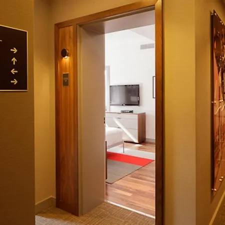 Aparthotel Chandler 3*