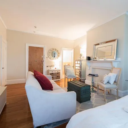 Pleasant Back Bay Suites By Sonder